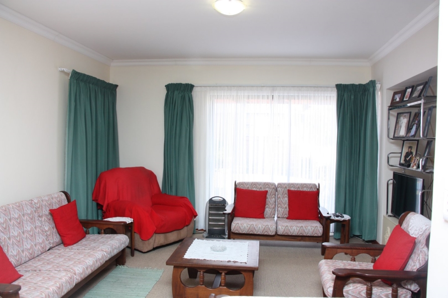 2 Bedroom Property for Sale in Langenhovenpark Free State